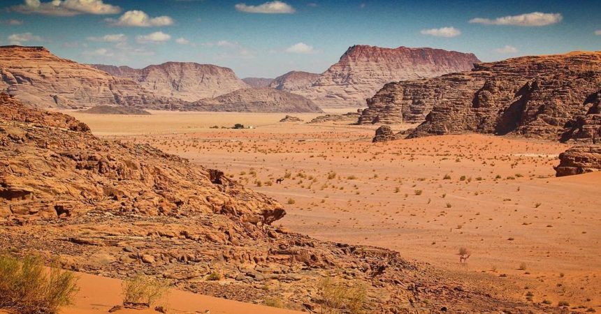 Wadi Rum, un paysage désertique vaste et résonnant